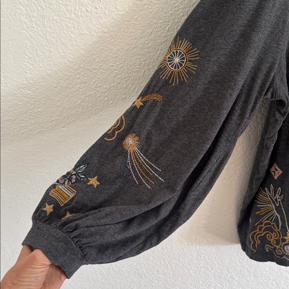 Johnny Was Selah Cuffed Puff Long Tee Gray Crew Floral Embroidered Shirt XXL - Picture 7 of 10